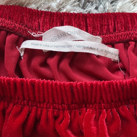 URBAN OUTFITTERS red velvet off shoulder mini dress - Picture 5 of 6